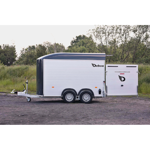 Rimorchio furgonato Debon Roadster C500 ALU (porta laterale – 1100/2000 kg)