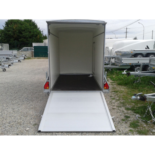 Rimorchio furgonato Debon Roadster C300 ALU (750 – 1300 kg)